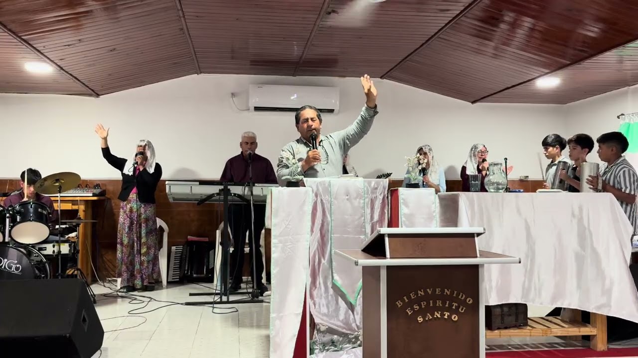 Cadena de Coros.Alabando al Señor con toda la congregación,esperamos que sea de gozo para sus vidas!