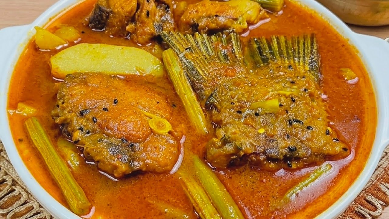 Macher jhol recipe bengali | বাঙালির প্রিয় মাছের ঝোল সজনে ডাটা আলু দিয়ে পাতলা ঝোল | fish curry 