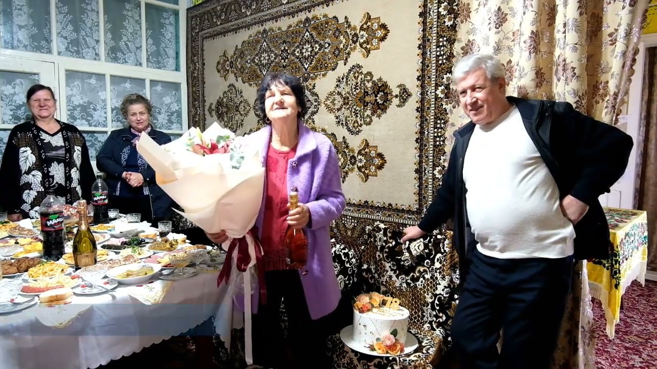 Surprize la tine acasă.sat.Pruteni,rn.Fălești.Cu dor și recunoștință,pentru scumpa bunicuță!