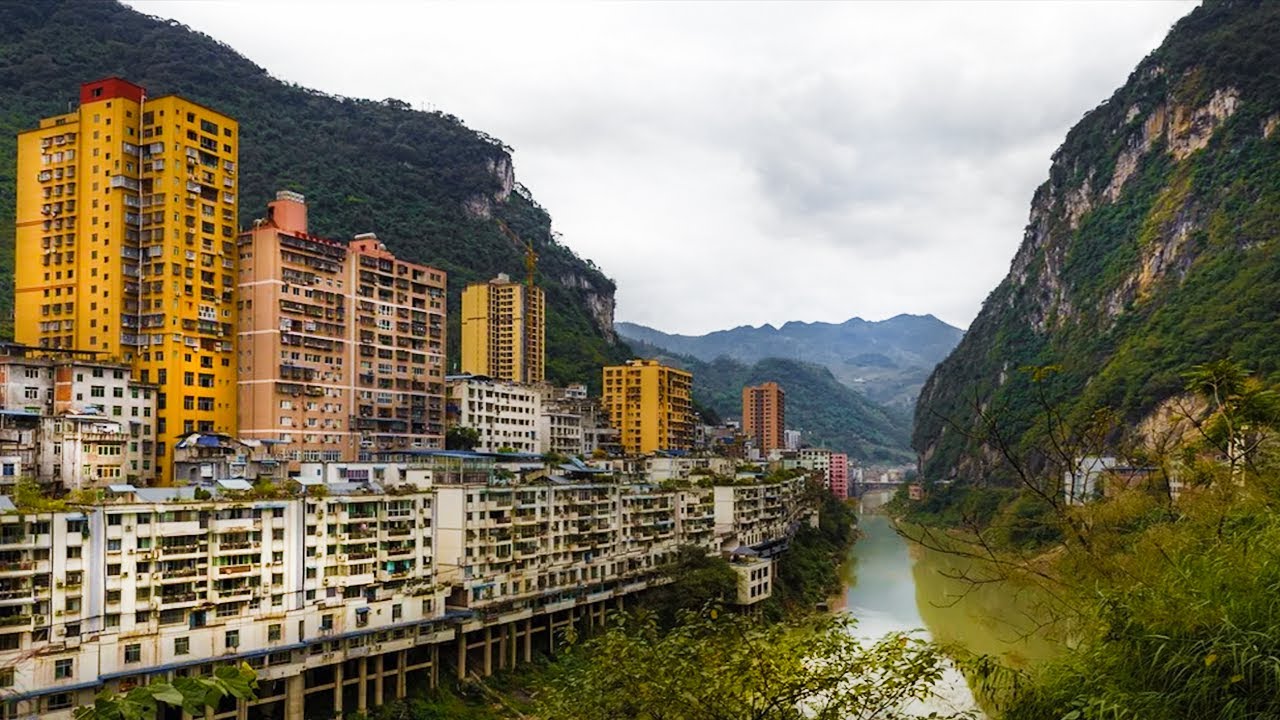 Es La Ciudad Más Estrecha Del Mundo. El Condado Chino De Yanjin Perdido En Las Montañas