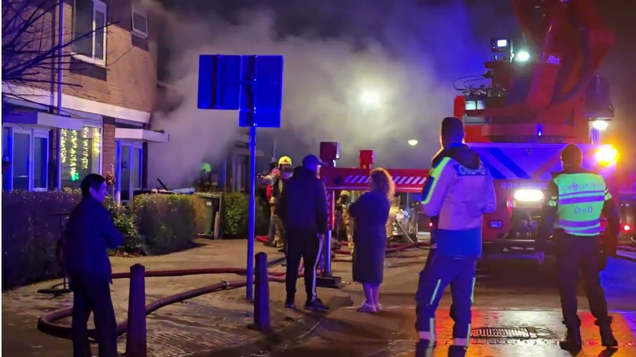 Woning onbewoonbaar na uitslaande brand | Groene Kruisstraat Rockanje