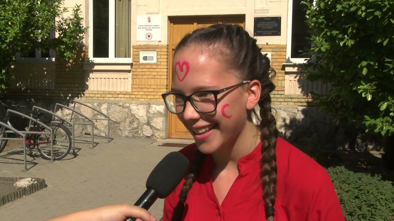 Gólyaavató a gimiben