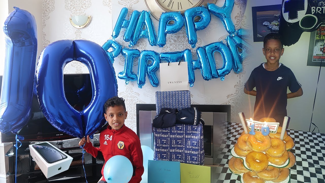 SURPRISING TASH BALLER WITH THE NEW IPHONE XR!! 10TH BIRTHDAY PARTY!!