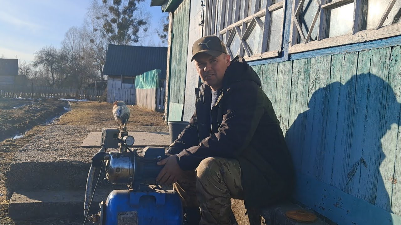 Іду до магазину по квіти, привітати доньку. Насосна станція не працює.
