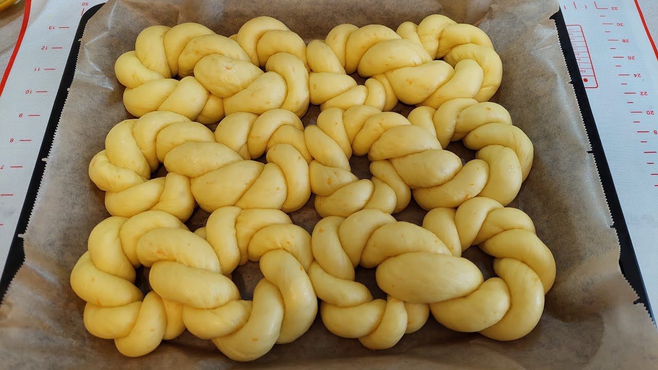 Mucenici/Sfințișori pufoși și aromați! Cea mai gustoasă și simplă rețetă de Sfințișori!