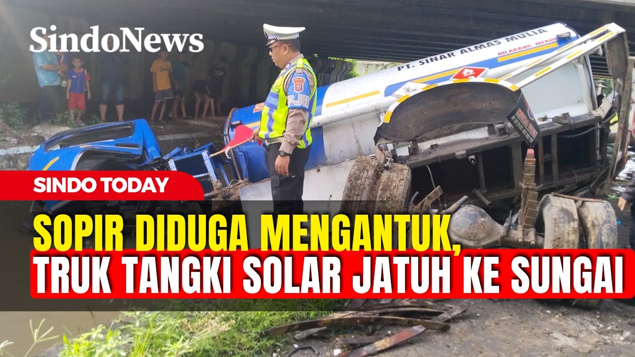 Sopir Mengantuk, Truk Tangki  Solar Terjun dari Tol Gedek Mojokerto ke Sungai | Sindo Today | 02/03