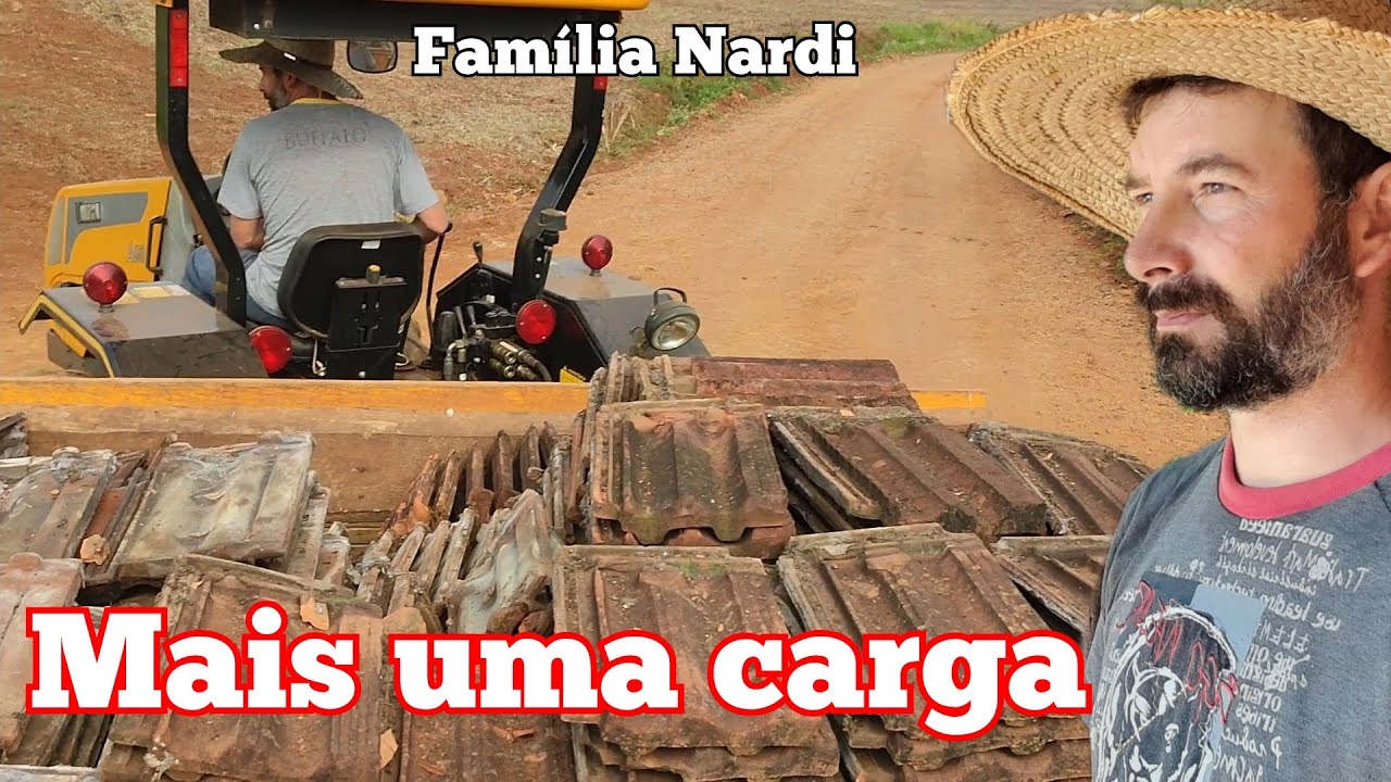 Vamos buscar mais uma carga de telhas. Telhas para cobrir silagem. Aproveitar o que ia ser jogado fo