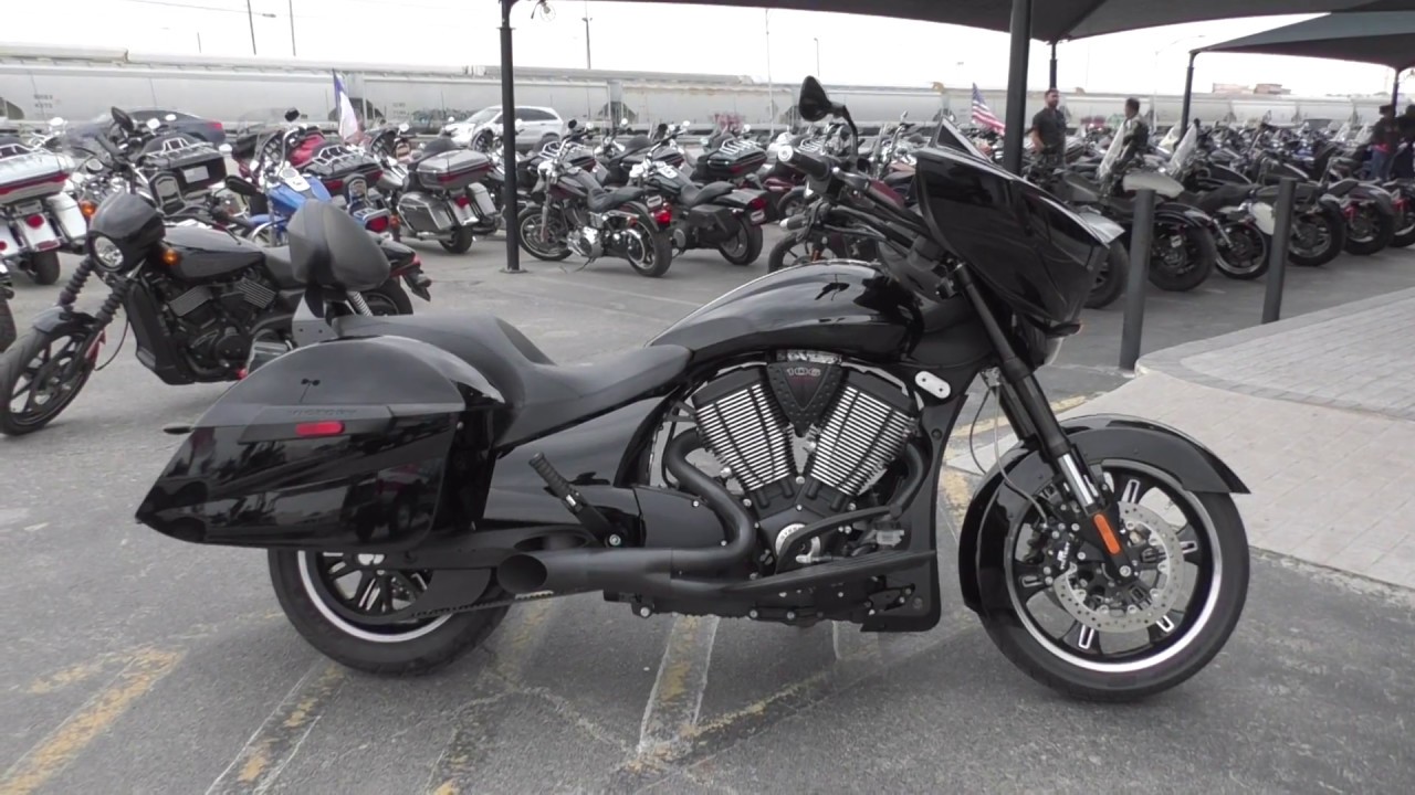048597   2016 Victory Cross Country 8 Ball - Used motorcycles for sale