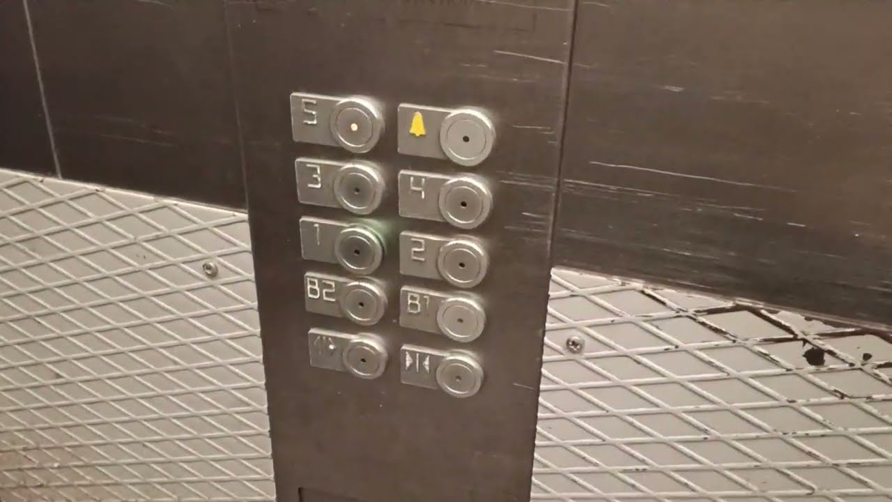 100AM - Unique KONE Cargo Elevator