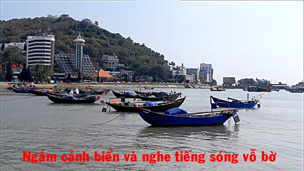 Ngắm cảnh biển và lắng nghe tiếng sóng biển vỗ bờ