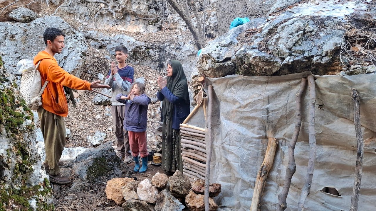 Три года бездомности в горах… Добрый пастор подарил домик бездомной семье 🛖🎁