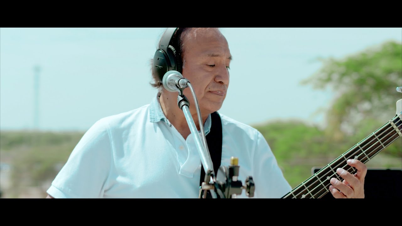 Agua Marina - Medley: Llama de Amor - Lágrimas de Hombre - Así es el Amor - Amor Amor