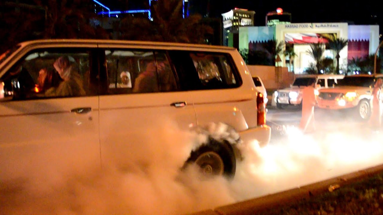 Qatar National Day Burnouts 2012 - استعراض في يوم الوطني