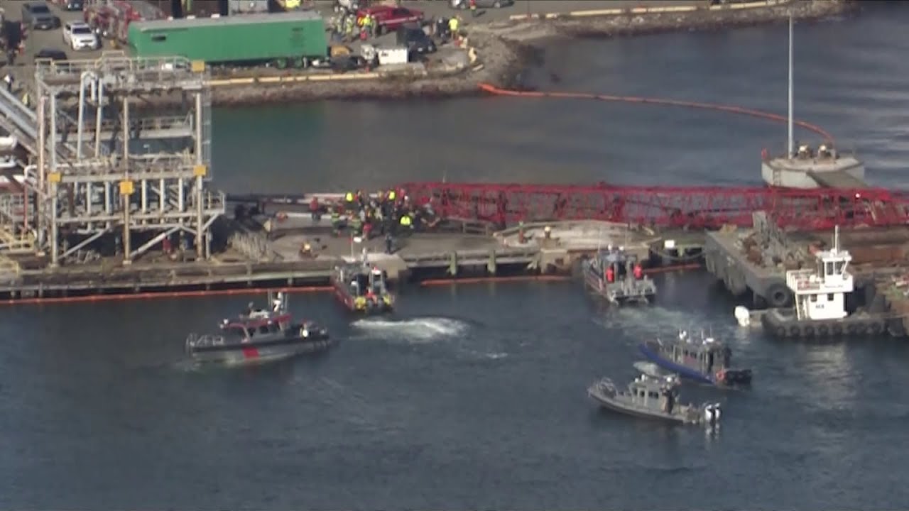Crane collapse in Everett leaves one dead, another injured