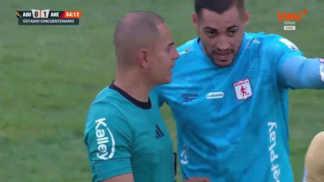 🔴⚽ ¡Falta de Marlon Torres y es tarjeta roja después de revisión del VAR! #LALIGAxWIN