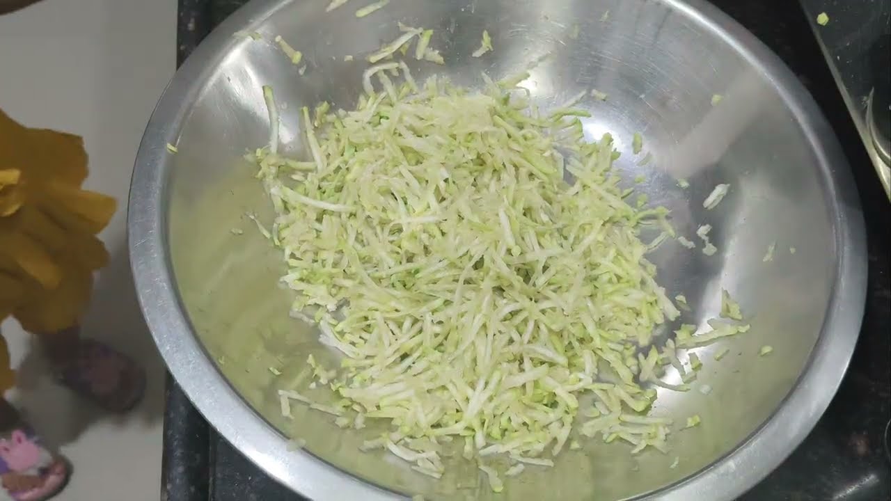 लोकी से बना मल्टीग्रेन आटे का थेपला #recipe #food #foodie #theplarecipe#paratha #cooking 