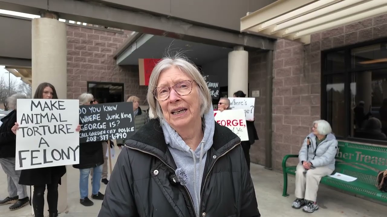 Протест в Гарден-Сити направлен против смягчения наказаний за жестокое обращение с животными.