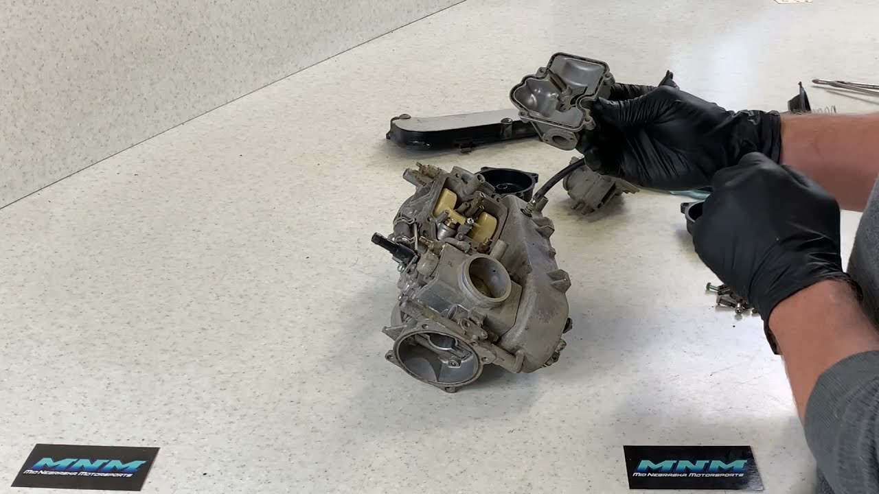 Карбюратор Kawasaki Brute Force 750 Dirties. Мы почистили и перебрали — карбюраторы были плохими.