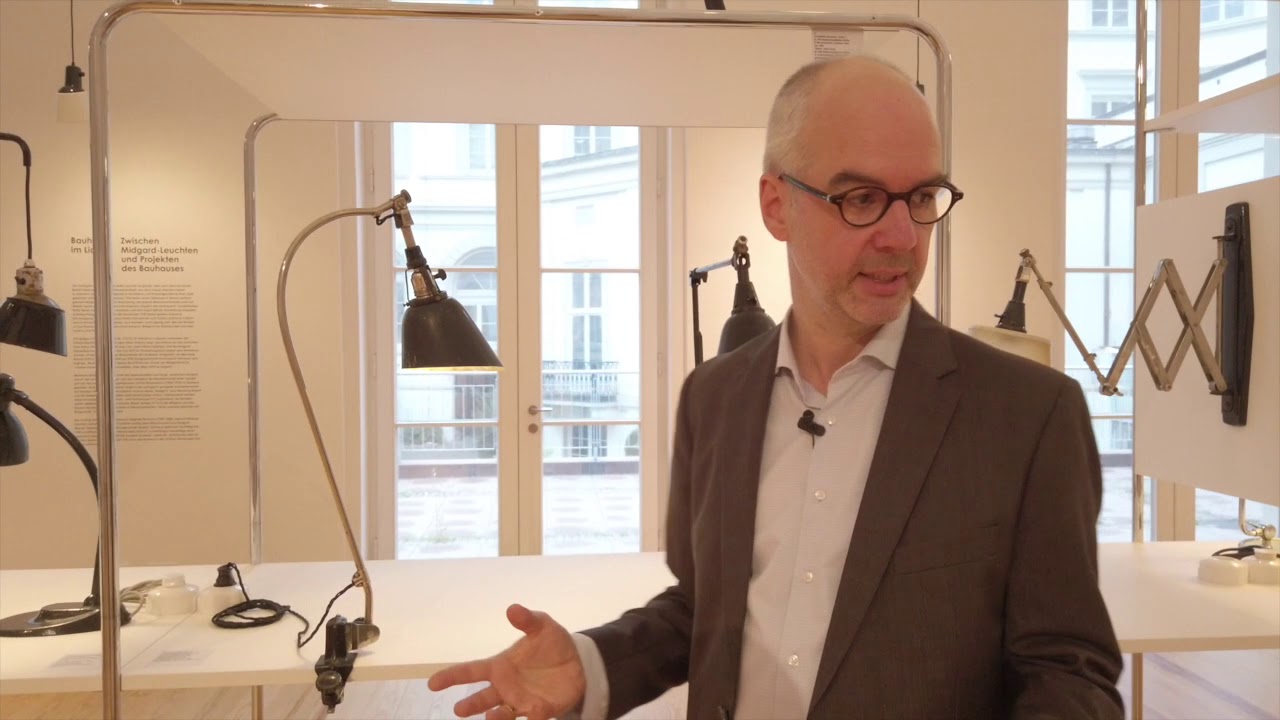 Die Ausstellung ´Hundert Jahre lenkbares Licht´ kommentiert durch den Kurator Thomas Edelmann