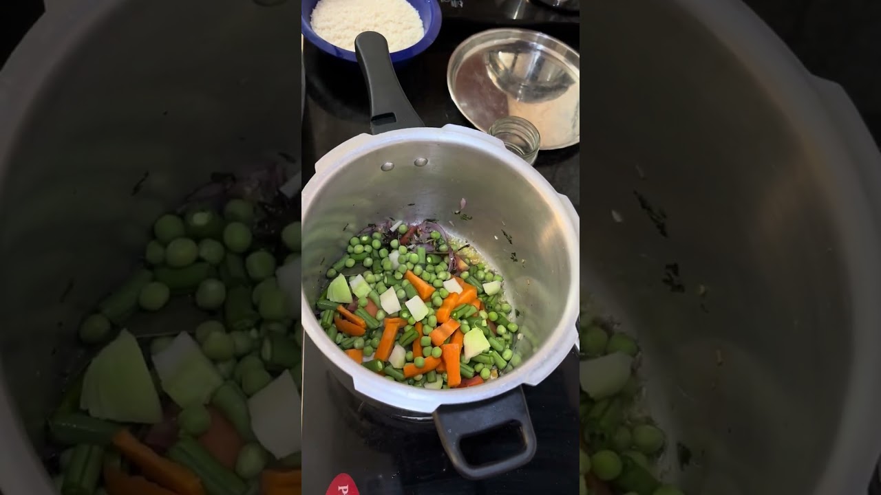 ರುಬ್ಬದೆ ಮಾಡುವ ದಿಢೀರ್ ತರಕಾರಿ ಪುಲಾವ್ (Sudden/Quick Vegetable Pulao/Pulav)  #nomixer #simplefoodrecipe 