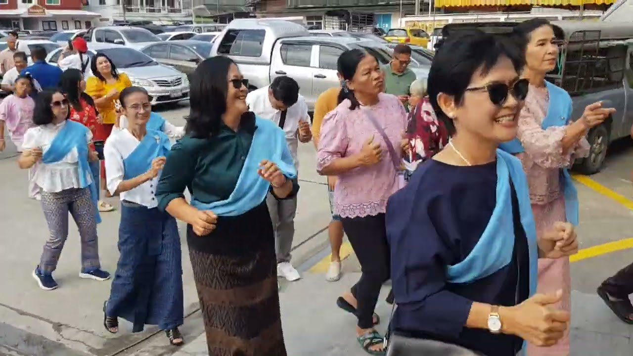 งานบวชขาดไม่ได้หางเครื่อง