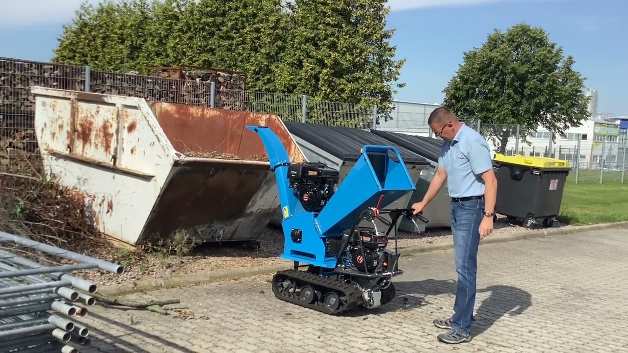 Kleiner und wendiger Holzh&auml;cksler mit Raupenfahrwerk