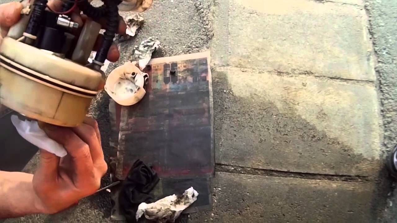 Tutorial inlocuire motoras pompa benzina Logan