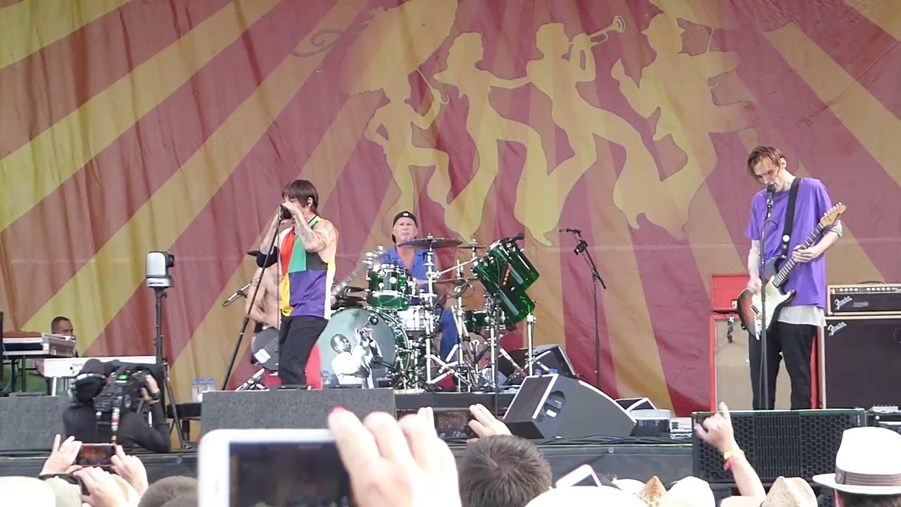 Red Hot Chili Peppers - Can't Stop (Jazz Fest 04.24.16) HD