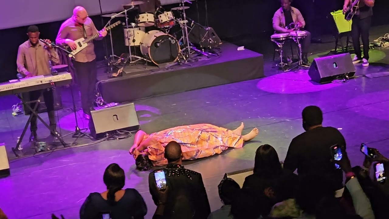 Eunice Manianga LIZIBA concert live a paris le 3/11/2024