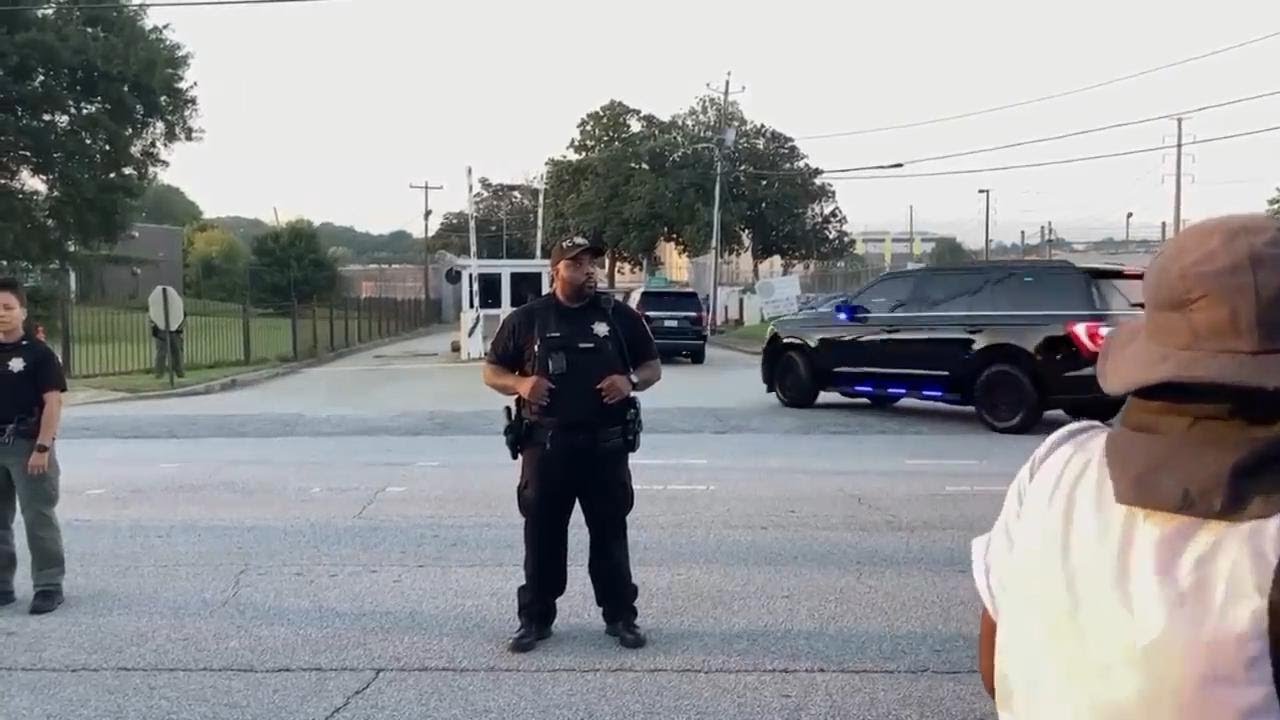 Trump arrives at Atlanta jail