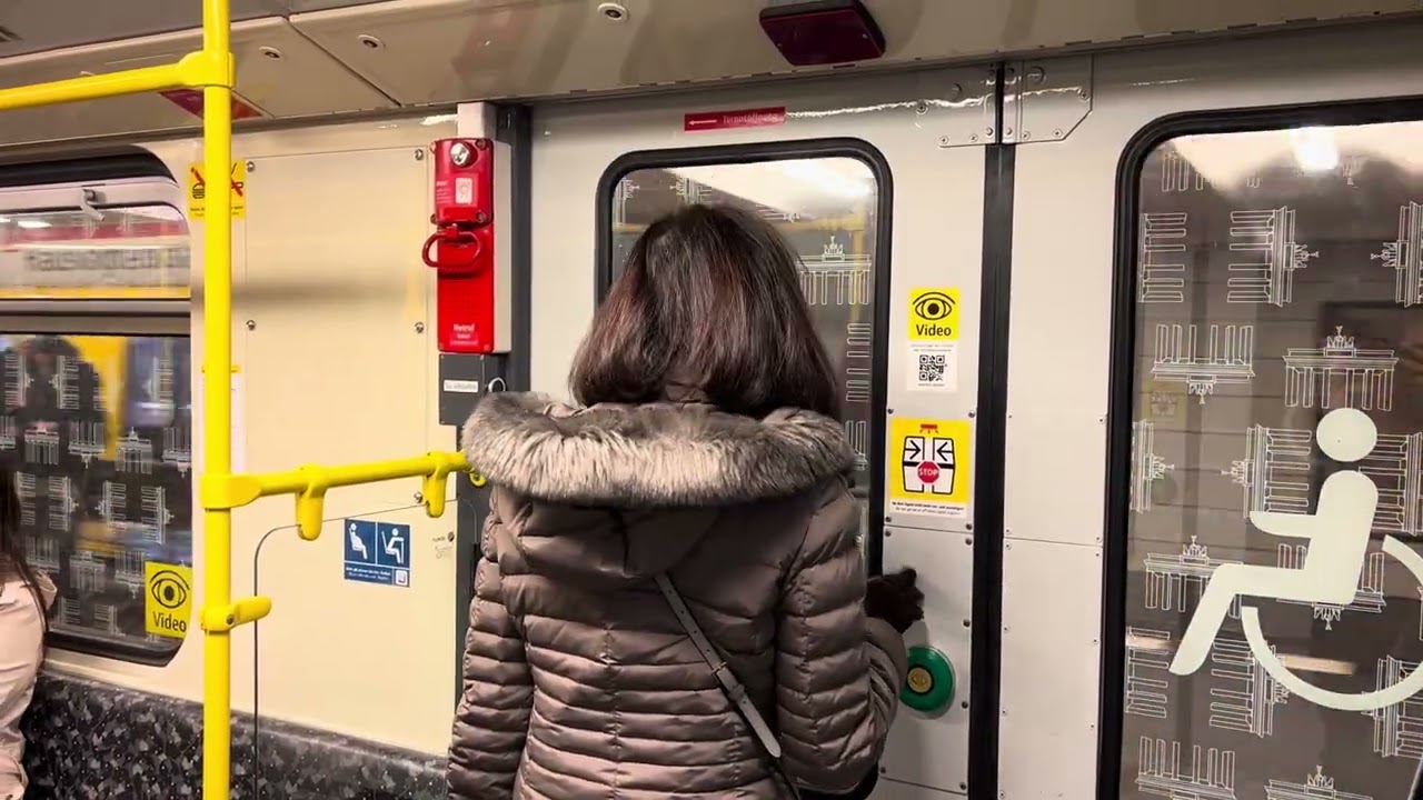 Line U2 from Stadtmitte to Spittelmarkt on a BVG class G train set 1085