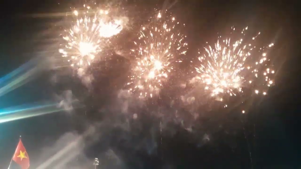 Pháo hoa đêm giao thừa xuân BÍNH NGỌ tại quãng trường HỒ CHÍ MINH SaĐéc đồng tháp.