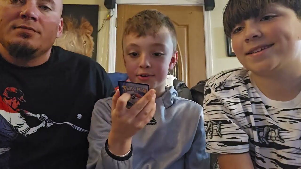 Opening pokemon pack #pokemon #pokemoncards 