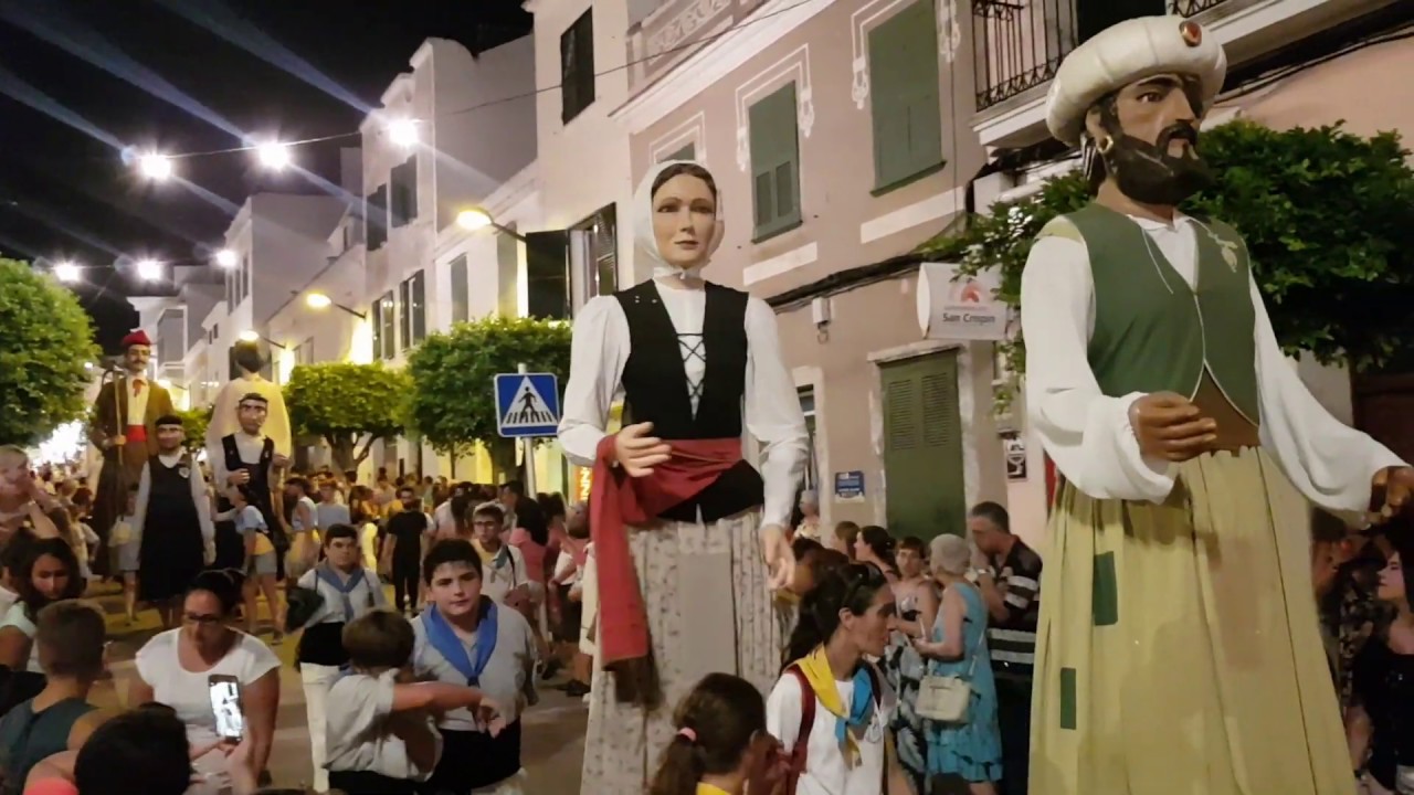 Festes de Sant Llorenç d'Alaior Menorca desfilada de la banda d'Alaior i els gegants de Llucmaçanes