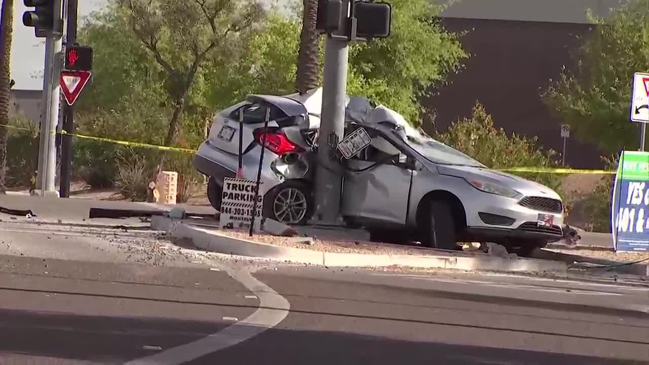 Driver killed in Glendale crash; road closed Friday morning