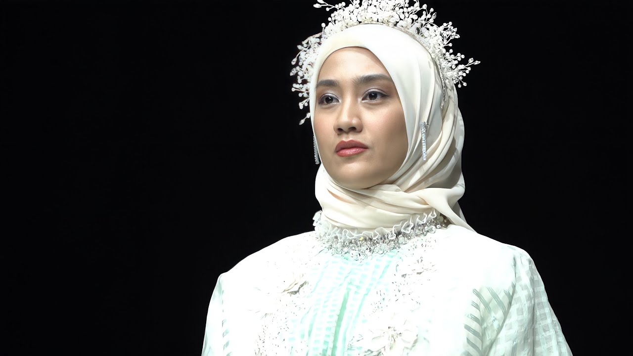 Jakarta Muslim Fashion Week 2024: Being Modern & Modest | FashionTV | FTV