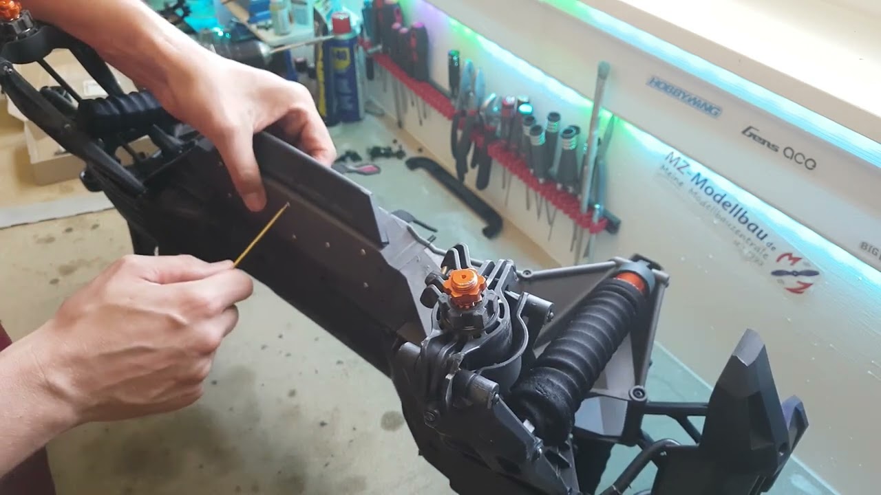 Traxxas XMaxx - Neue Akkuhalterung (Einbau-German)
