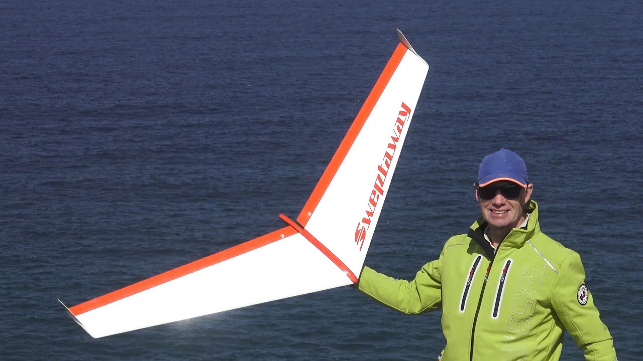 Balsa flying wing. Bought from a model swap meet. Maiden flight.