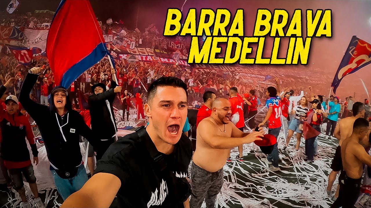 LAS HINCHADAS COLOMBIANAS SON UNA LOCURA | Medellín 🇨🇴