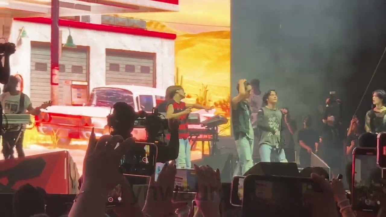 TXT LoserLover Lollapolooza 220730 FanCam