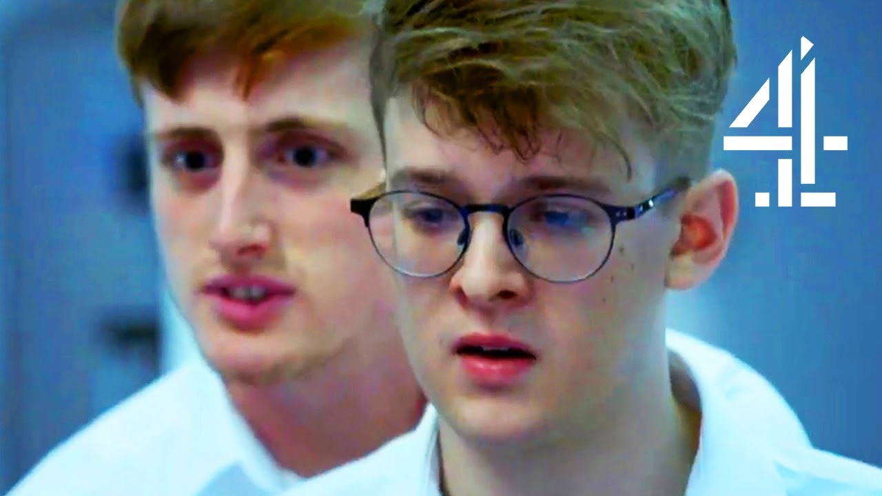 Fugitive Runs To Escape Hunters | Hunted