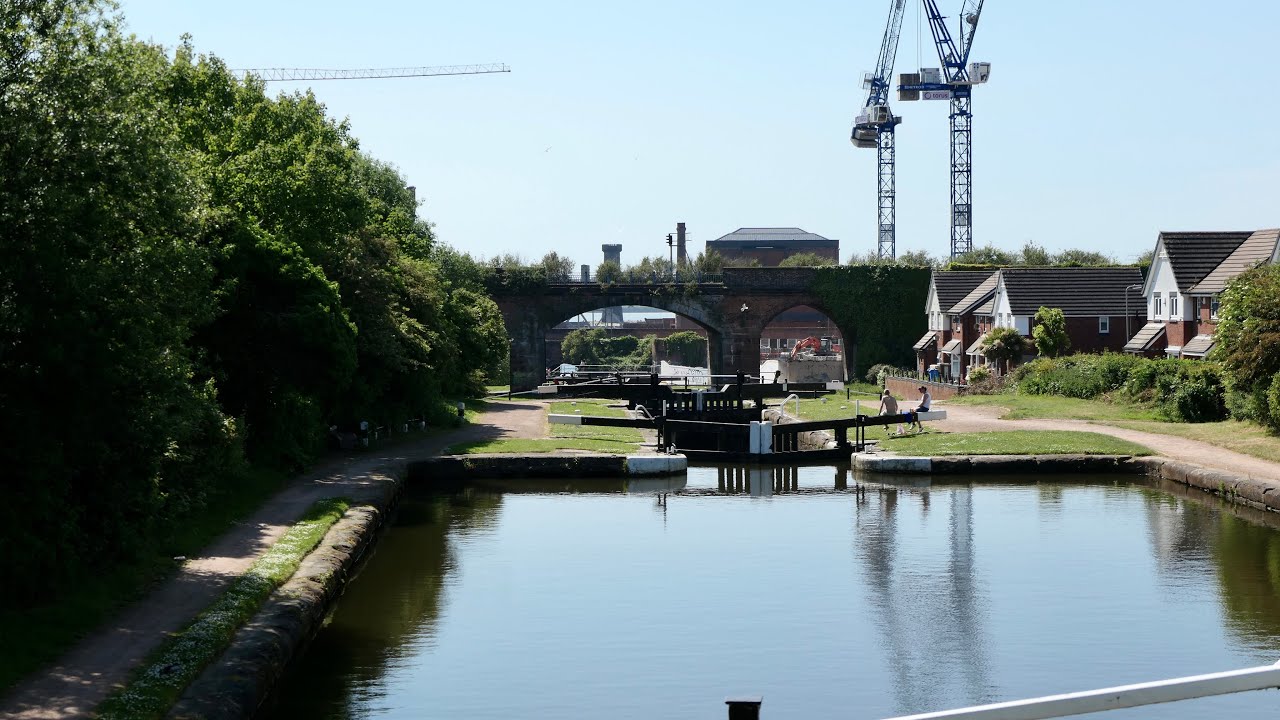Along the Leeds and Liverpool Canal: Seaforth and Litherland to Liverpool