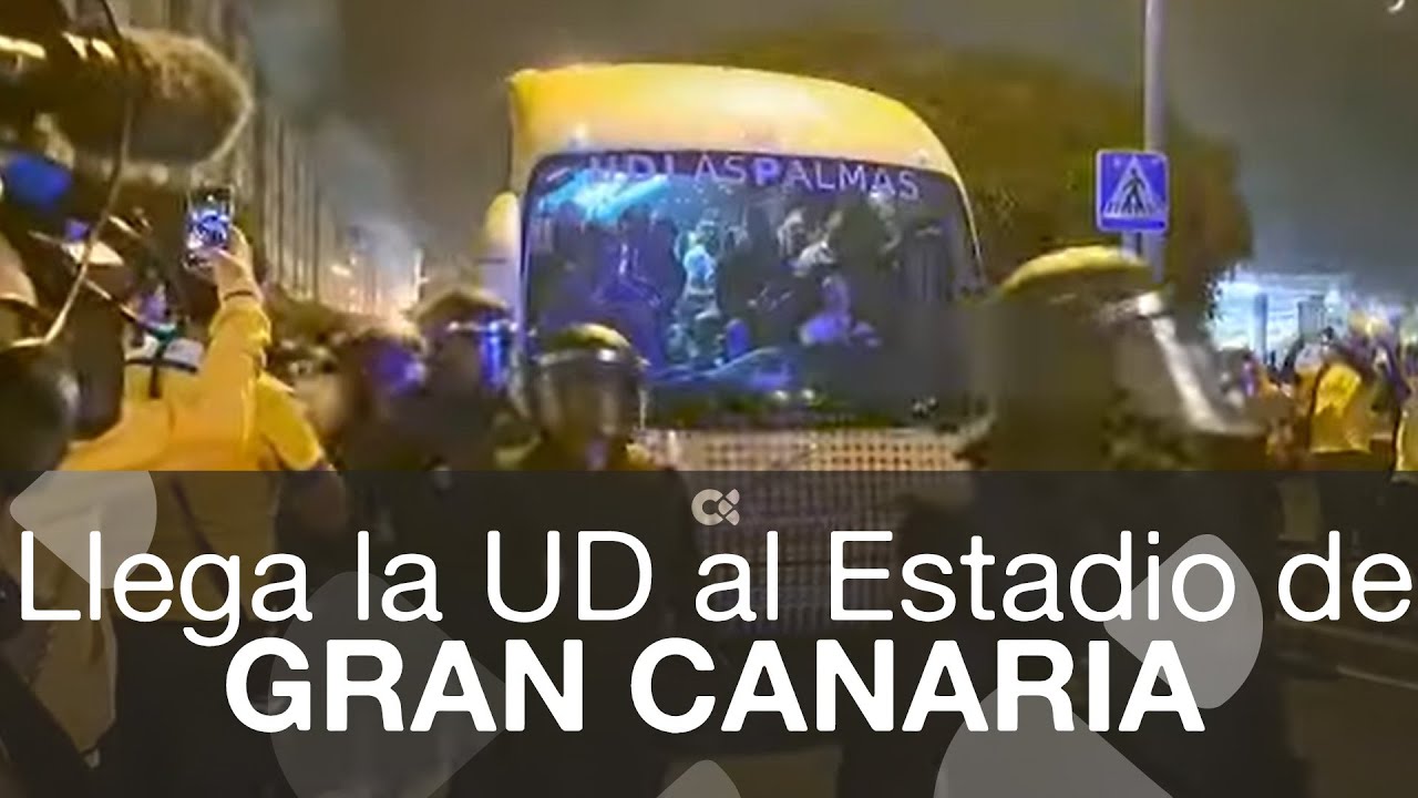 La guagua de la UD Las Palmas llega al Estadio de Gran Canaria