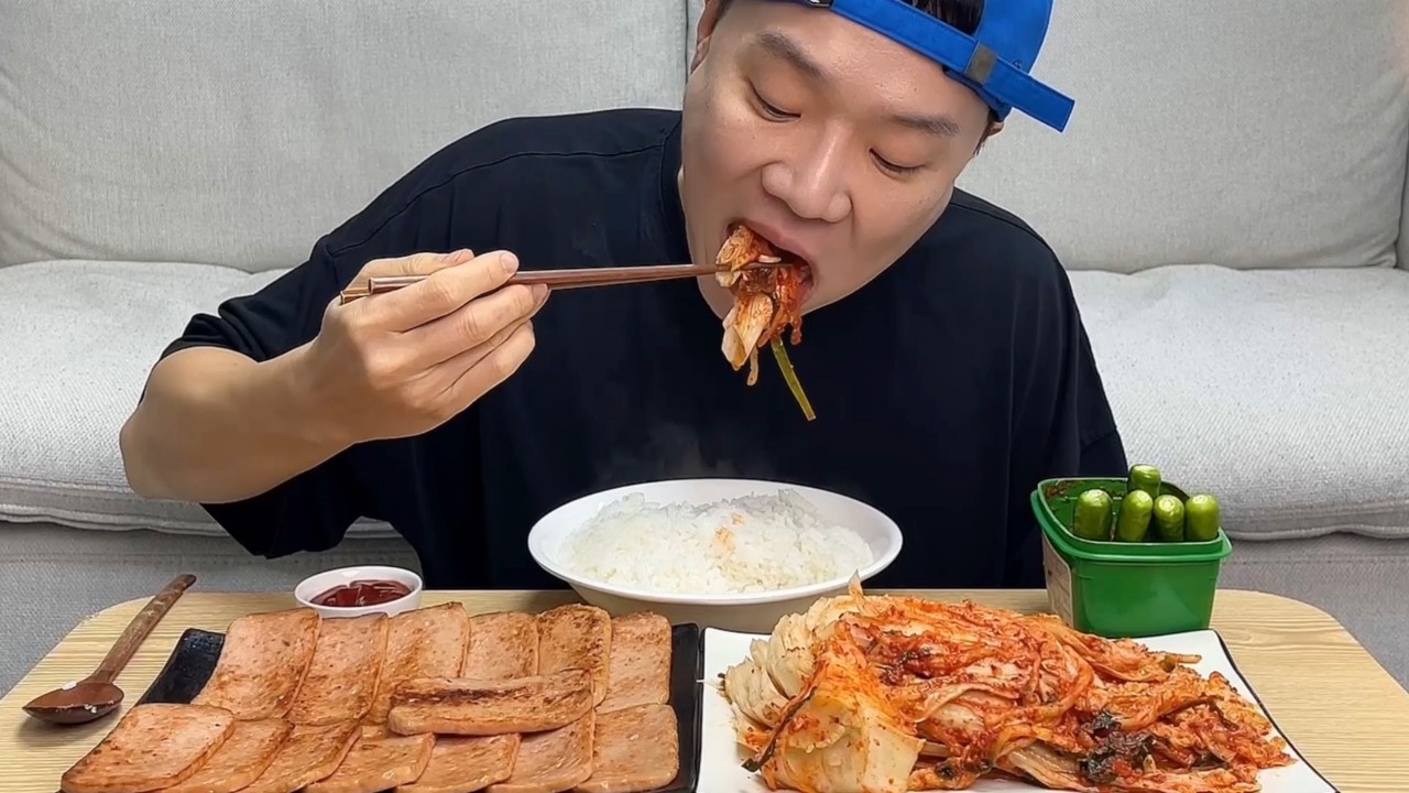 흰쌀밥에 스팸구이와 김장김치🔥 환상의 밥도둑 조합 꿀맛입니다!! 집밥 먹방