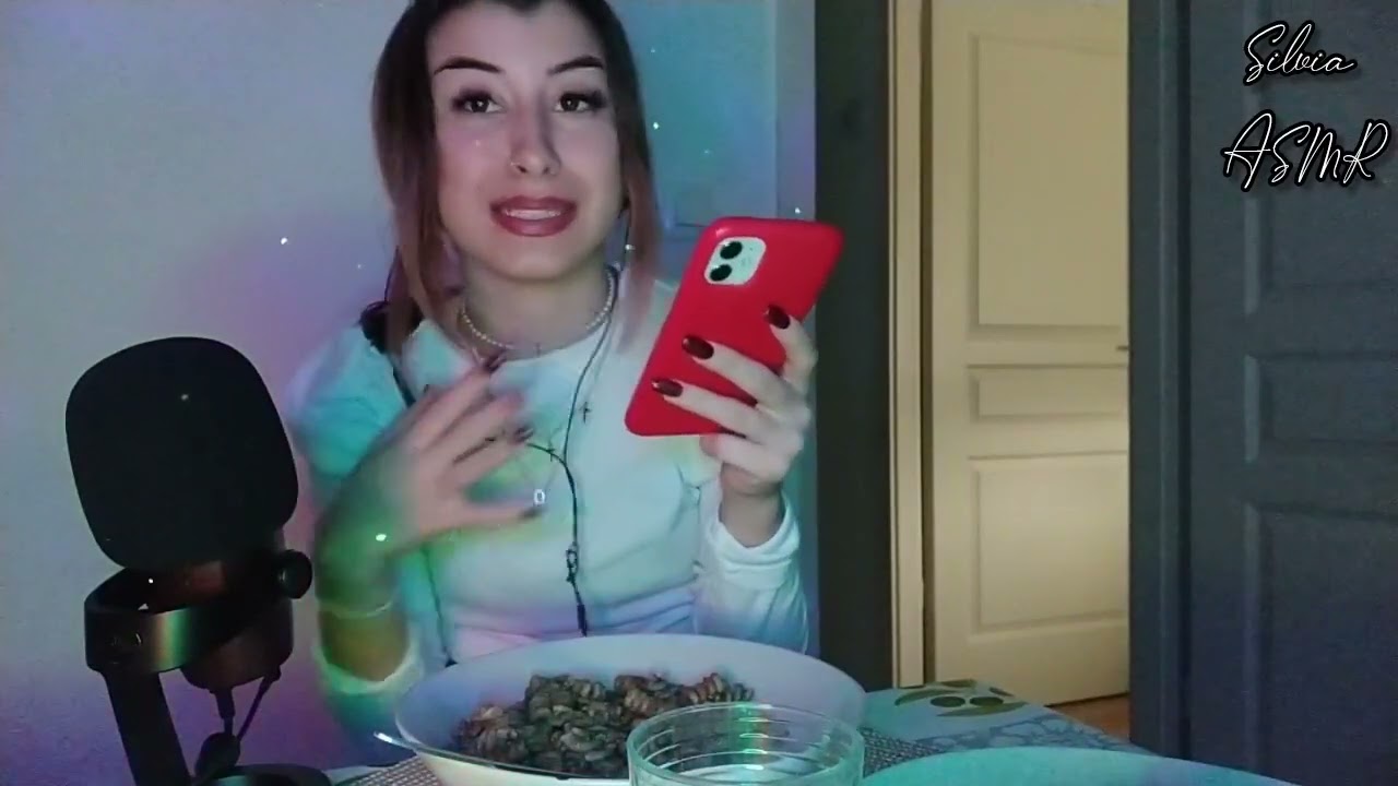 🇮🇹ASMR ITA•EATING SOUNDS, MANGIO E RISPONDO ALLE VOSTRE DOMANDE