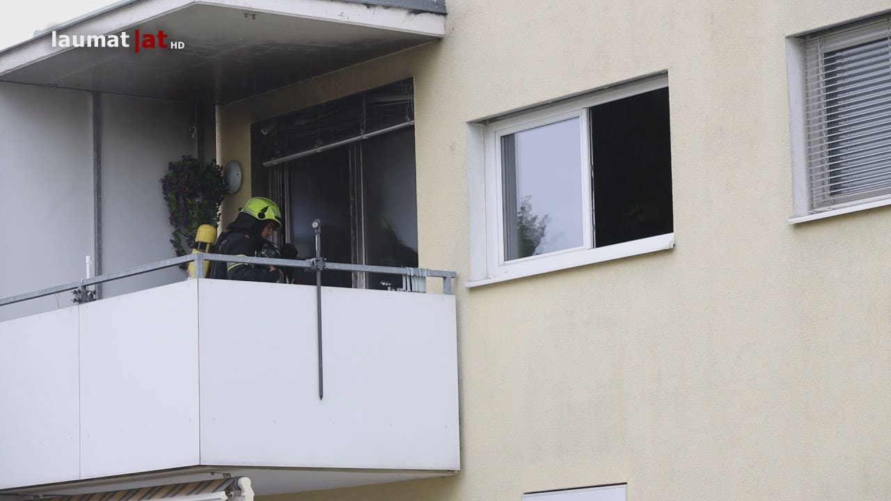 Zimmerbrand in einem Mehrparteienwohnhaus in Alkoven