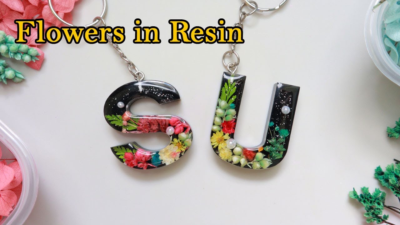 Resin letters keychain with flowers and glitter| Dried flowers in resin keychain | ArtsHabits