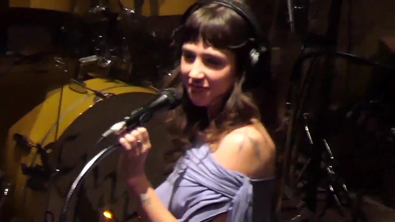 CLAIRO Live! Band Toasts w 