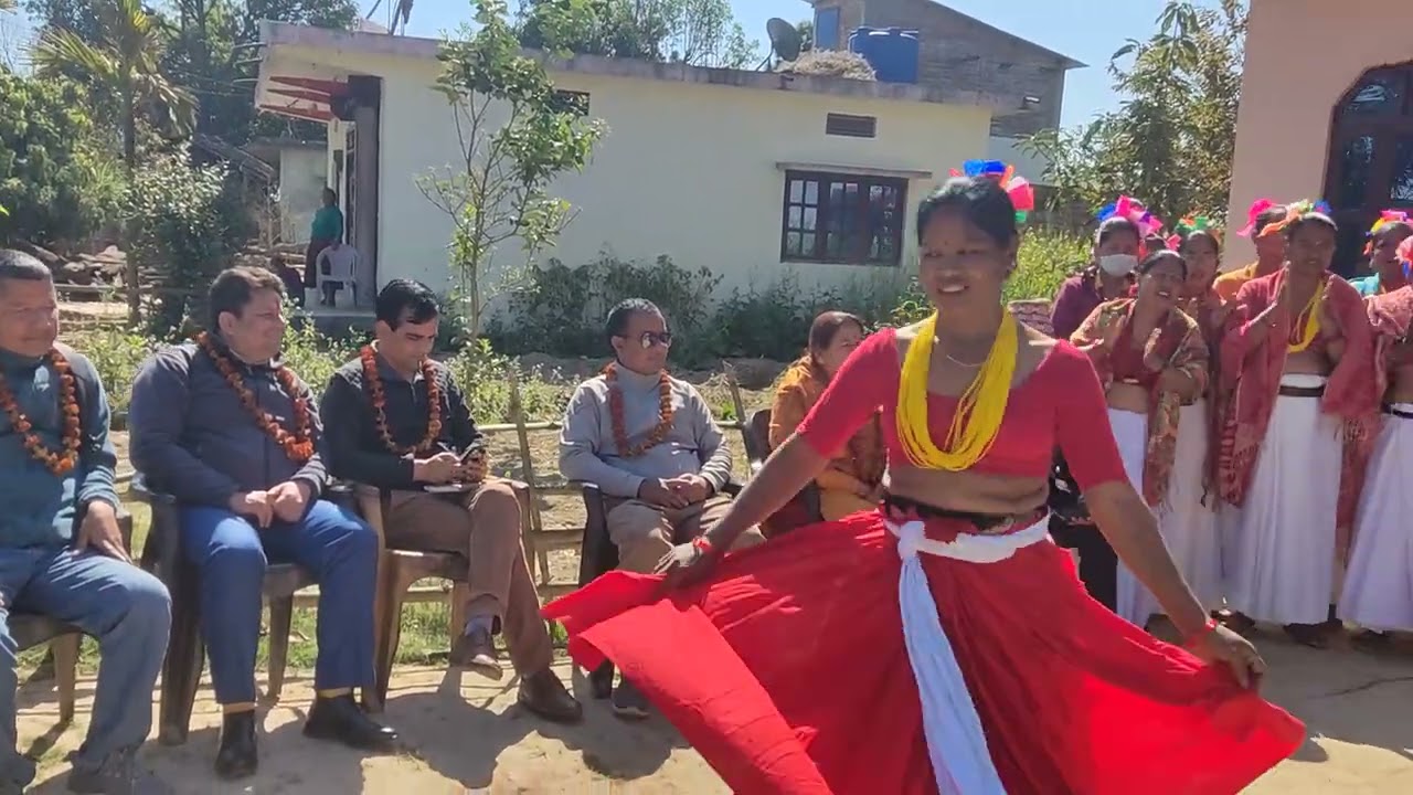 स्थानीय थारू संस्कृतिको नृत्य Bardiya