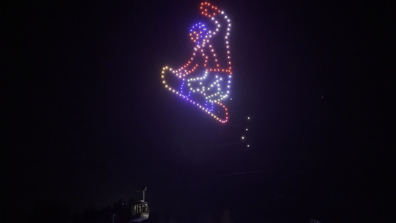 Les Arcs torchlight descent and drone show